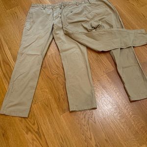 Lot of 2- Men’s Old Navy Ultimate Slim Khaki Pants-Size 33 X 32.